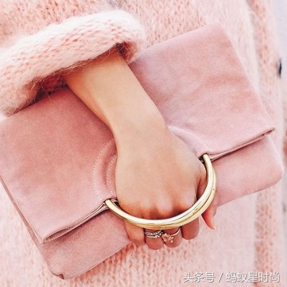 更适合年轻女孩的大牌包包,适合夏天的粉色包包推荐