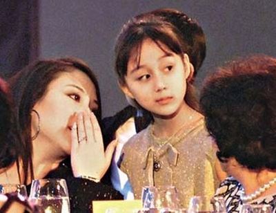 赌王四房四子何鸿燊,赌王何鸿燊四太太年轻照片