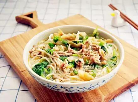 青岛市场火的小吃,最近很火的青岛菜