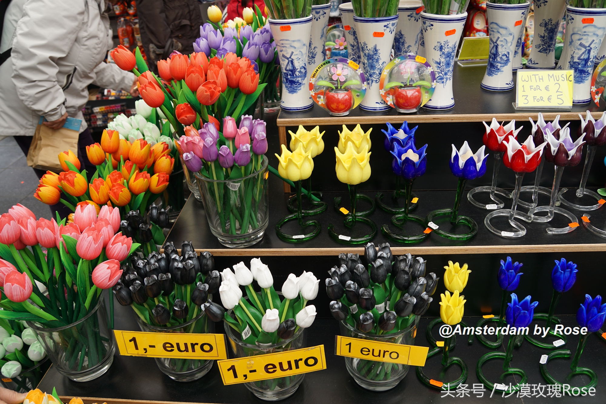 建在水上的鲜花市场，荷兰女王也骑车来买花