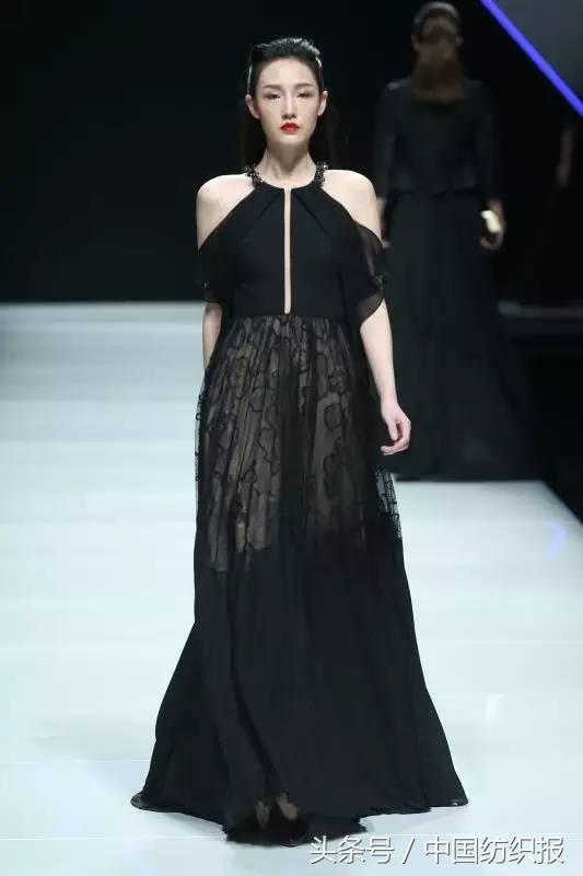 在复古的猜测中醒来，在超模的回忆中离去，在董力的一剑中沦陷