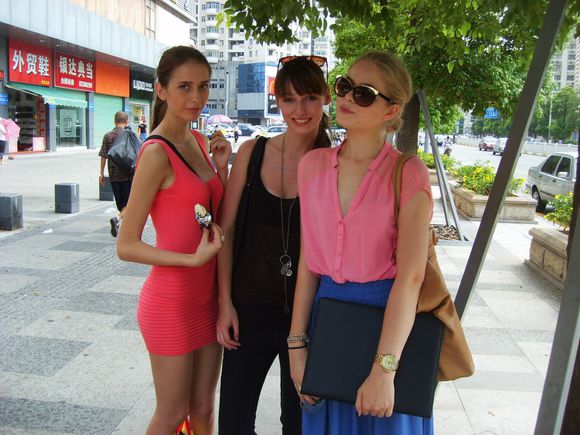 实拍那些生活在中国的俄罗斯洋妞金发碧眼模特身材