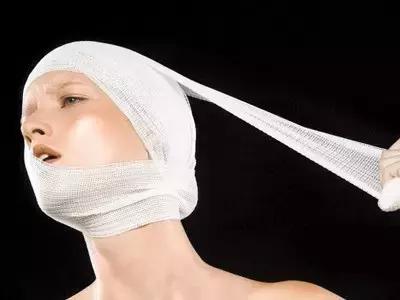 撞头后失忆有后遗症吗,车祸头摔地会失忆吗