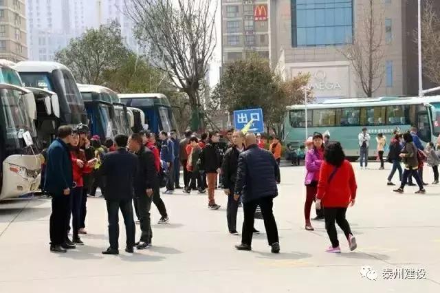 广东首次开往泰州的“花境”梦东南专列近600名游客畅游稻河湾