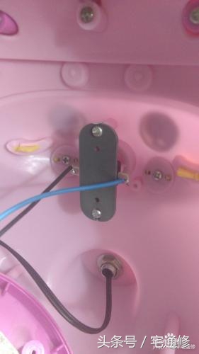 小台灯充不进去电该怎么修,小台灯按钮按不下去怎么修