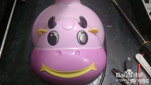 小台灯充不进去电该怎么修,小台灯按钮按不下去怎么修