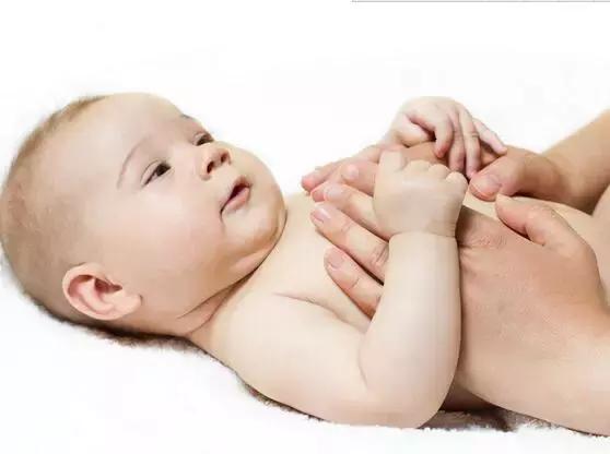 宝宝脾虚消化不良积食的推拿视频,婴儿消化不良拉奶瓣怎么调理推拿