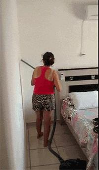 成年袋鼠打架时哪个部位支撑身体,袋鼠和袋鼠为什么喜欢打架