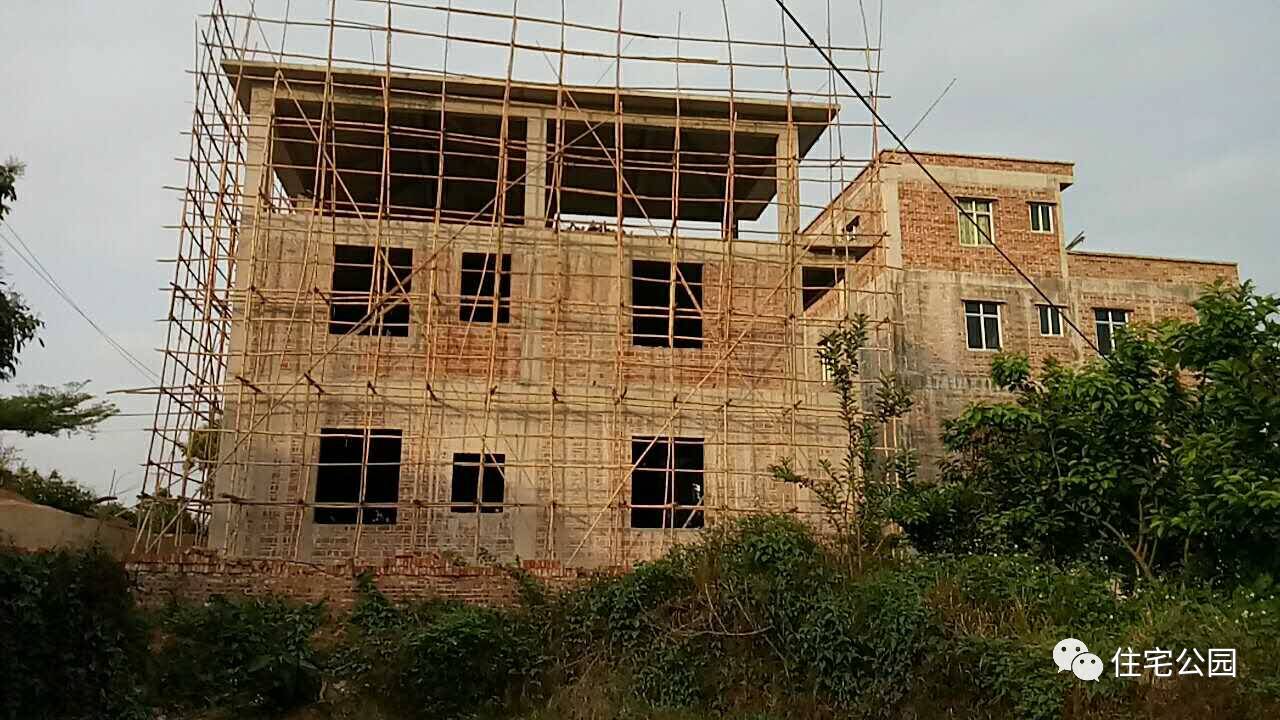 旋转楼梯挑空客厅的别墅,挑空客厅旋转楼梯别墅