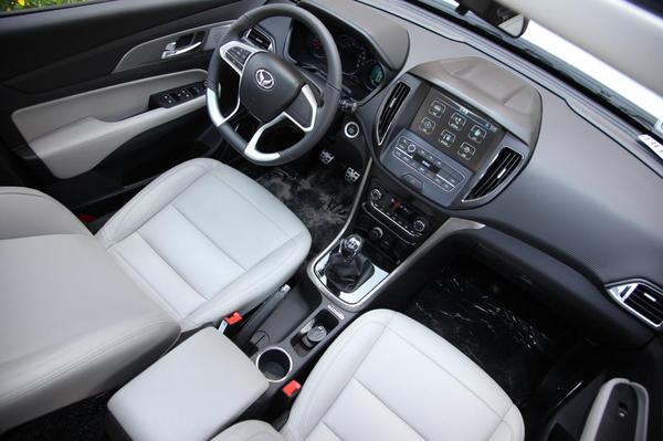 宋楠：甩开套路试驾1.3T北汽幻速S5