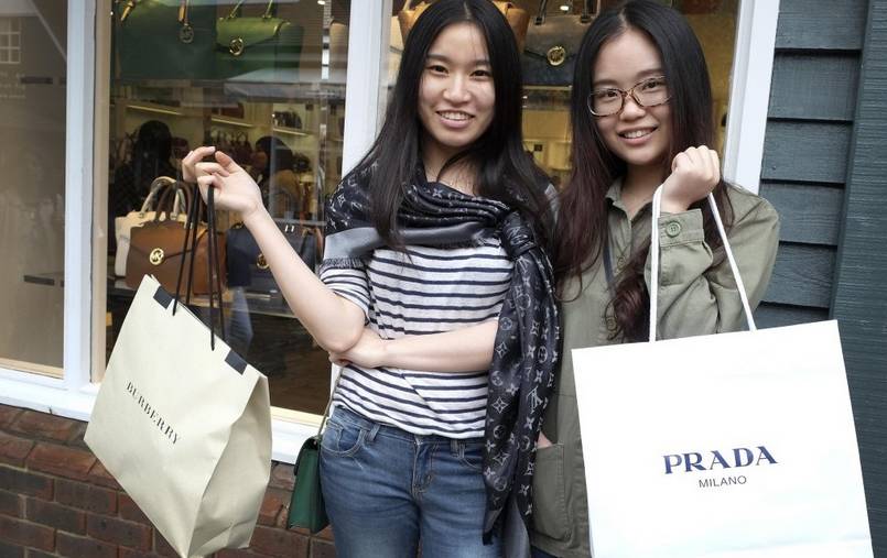 英国伦敦奥特莱斯 (伦敦奥特莱斯一片欢腾)