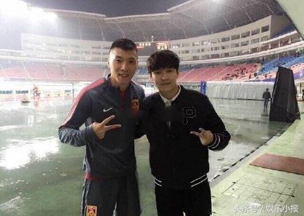 张艺兴用韩语发言,张艺兴全程用英语回答