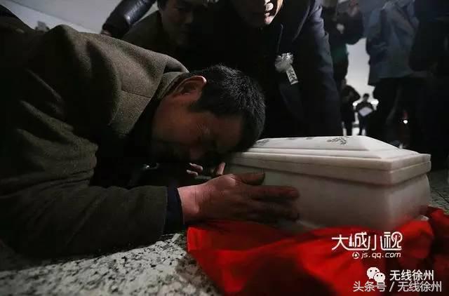 家人伴着一碗饺子等70年，老母亲遗愿：让他在我坟前烧点纸