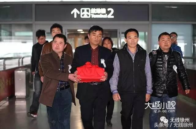 家人伴着一碗饺子等70年，老母亲遗愿：让他在我坟前烧点纸