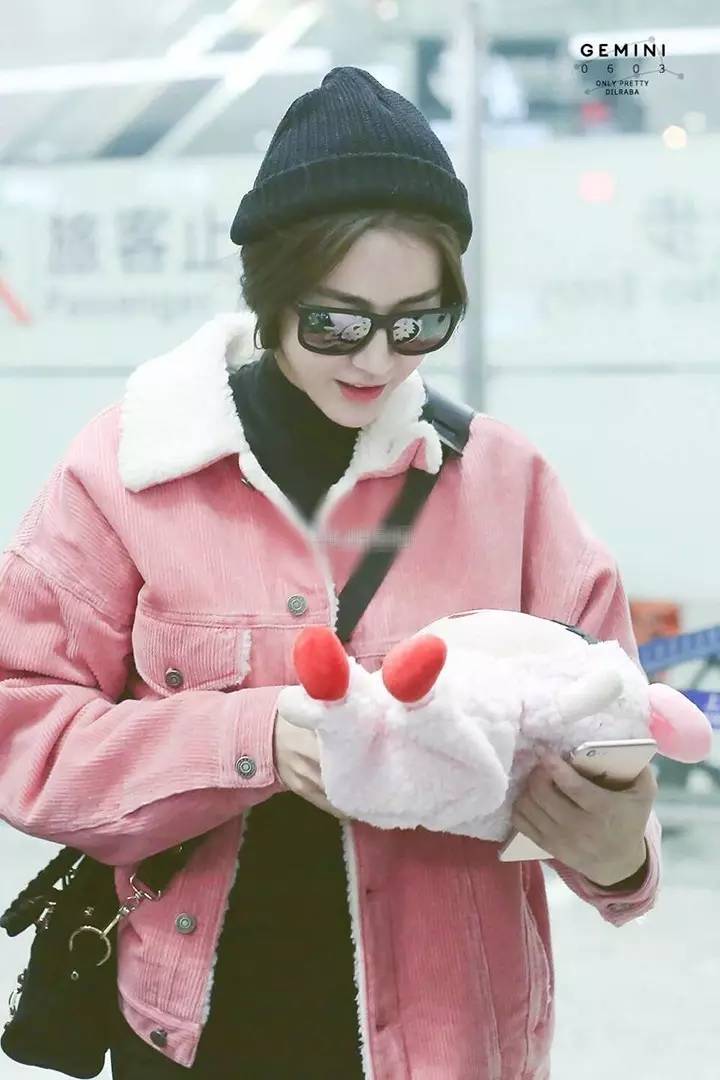 迪丽热巴穿搭曝光,迪丽热巴最新的穿搭品牌