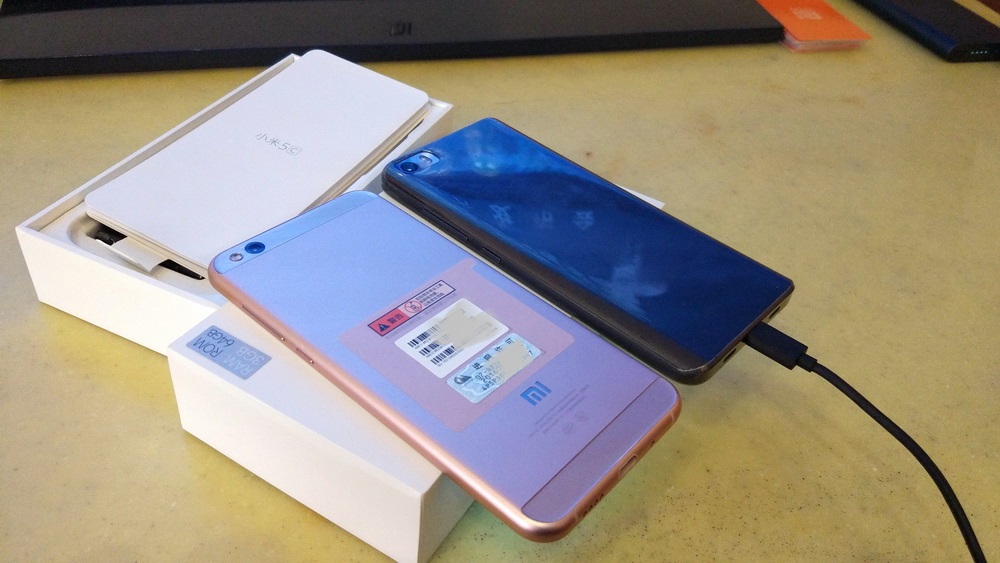 这是一部真小米手机,又轻又薄的小米手机5c