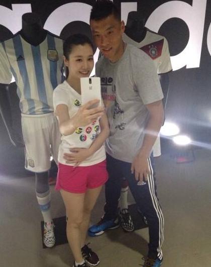 国足女明星球迷,国足女球迷欢呼