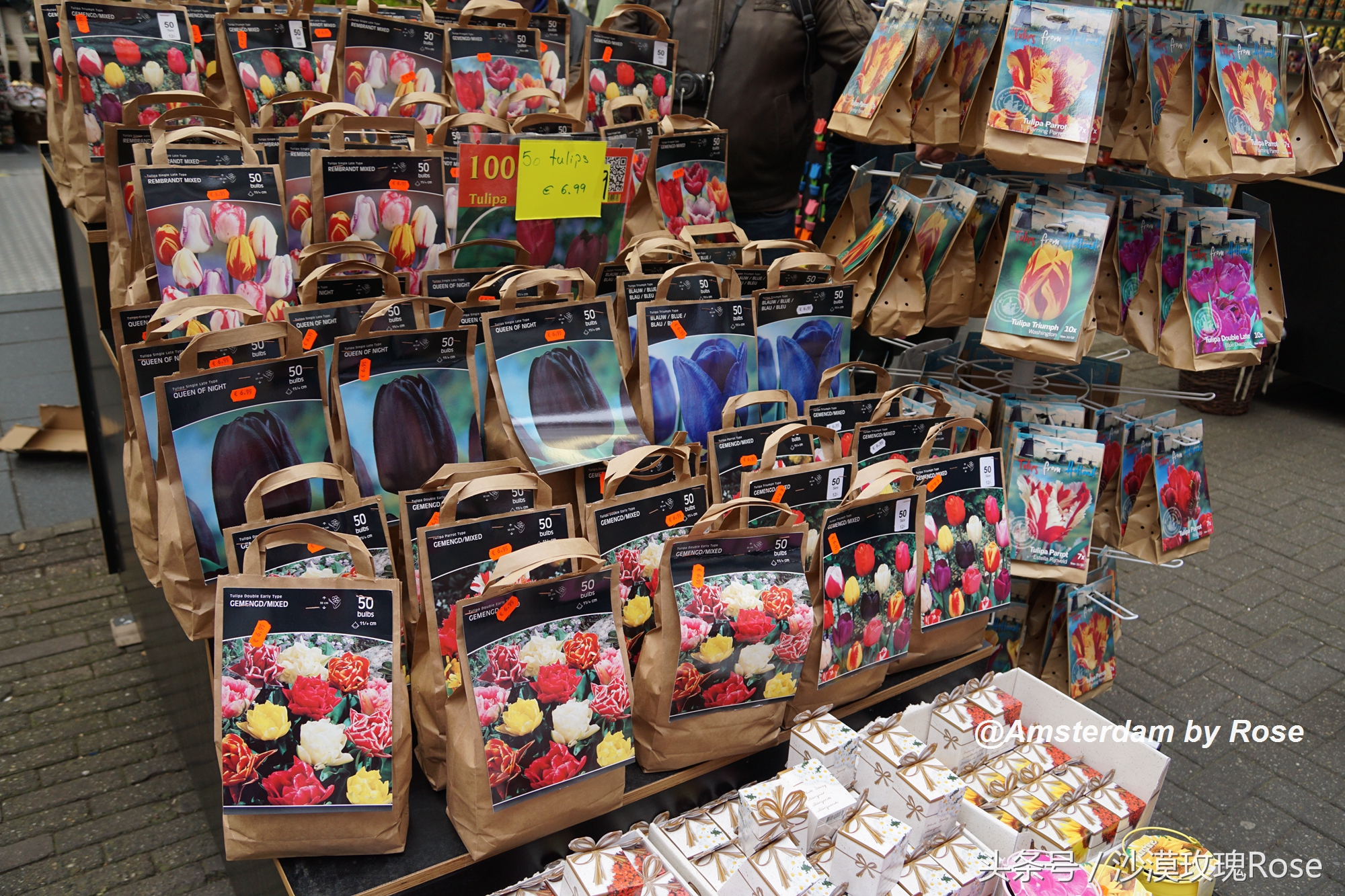 建在水上的鲜花市场，荷兰女王也骑车来买花