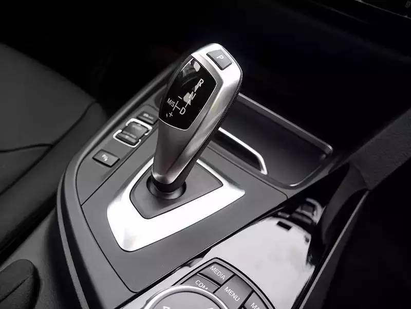 宝马318li动力够不够,宝马318li三缸机质量怎么样