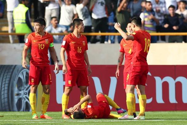 里皮赛后发飙完整视频,里皮半场连换2个人