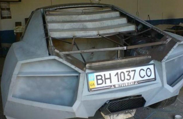 一位小伙造一台概念版兰博基尼,年轻小伙用自家破车造兰博基尼