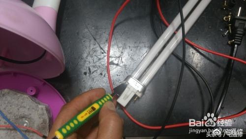 小台灯充不进去电该怎么修,小台灯按钮按不下去怎么修