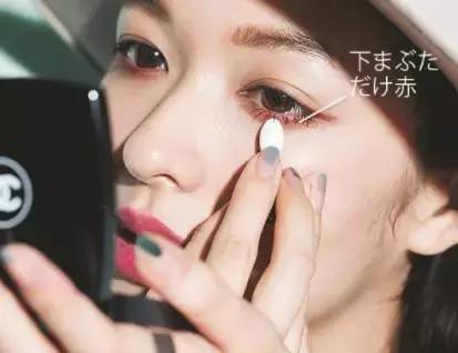 CHANEL限定眼影268被香奶奶种了一片草原