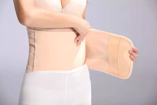 产后修复带和束腹带,产后束腹带对盆骨修复有用吗