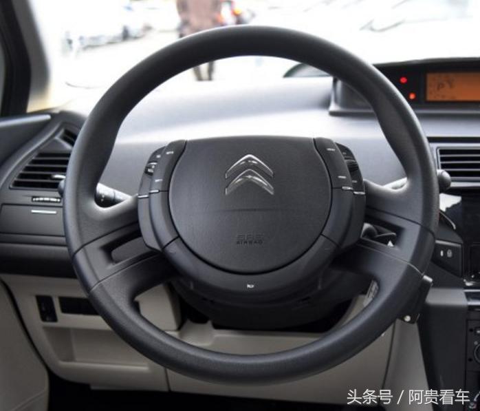 分分钟“熄火”，全景天窗打不开，史上最坑配置你体验过几个？