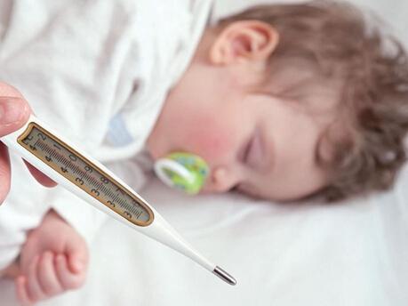 宝宝发烧了怎么办推拿手法,宝宝发烧了怎么办又怕是病毒肺炎