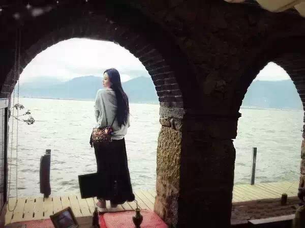 啦啦旅行-旅漂三年,边旅行边房,她靠什么生活?!