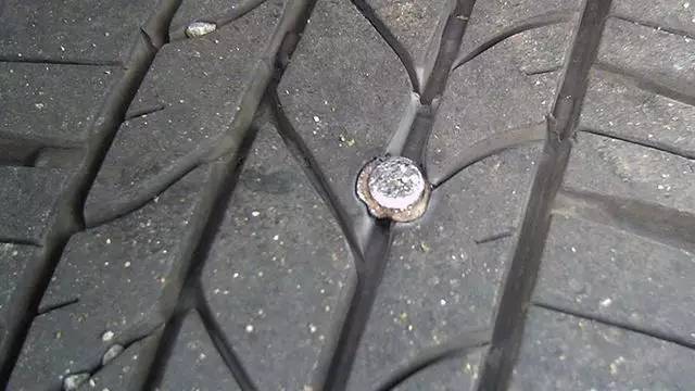 轿车慢撒气是什么原因,汽车慢撒气怎么解决