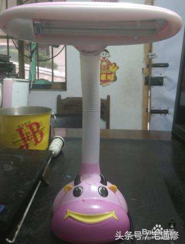 小台灯充不进去电该怎么修,小台灯按钮按不下去怎么修