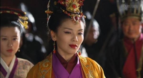 成功女士为得美国身份 竟被亲姐姐坑了，出国要小心华人！