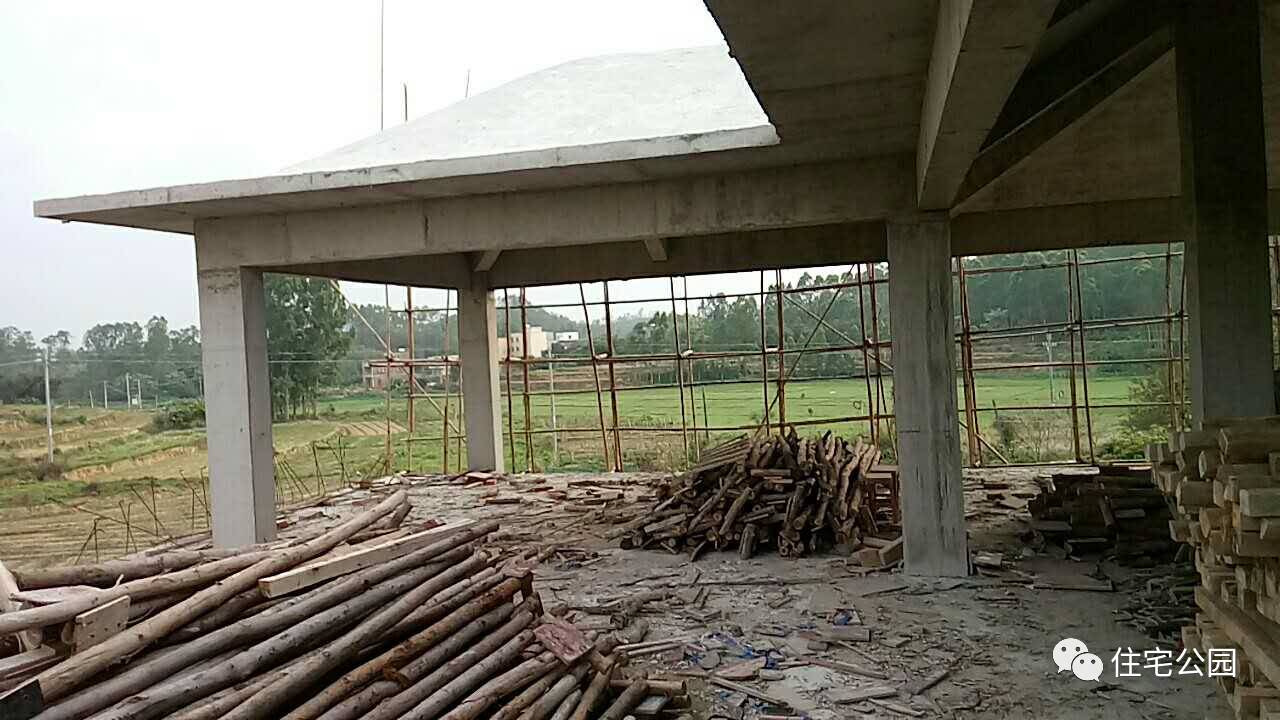 旋转楼梯挑空客厅的别墅,挑空客厅旋转楼梯别墅