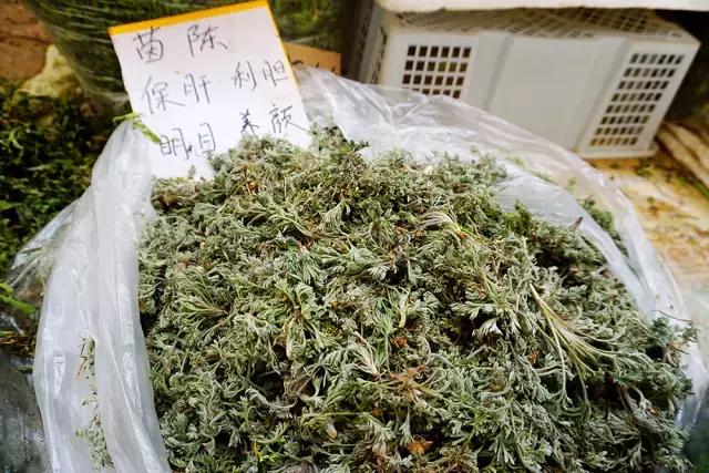 青岛市场火的小吃,最近很火的青岛菜