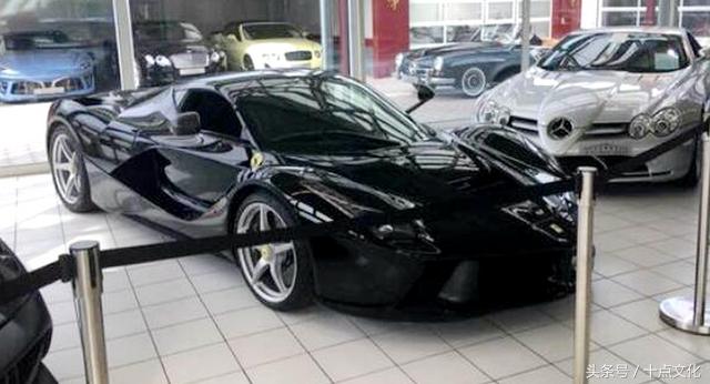 德国最著名的汽车店，屋内塞满豪车，玛莎拉蒂宾利只能停在外面