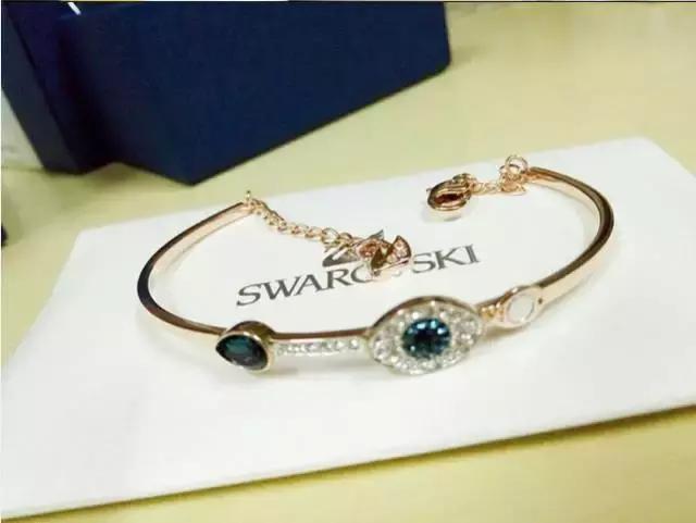 当职场添上时尚的元素,给你不一样的生活体验