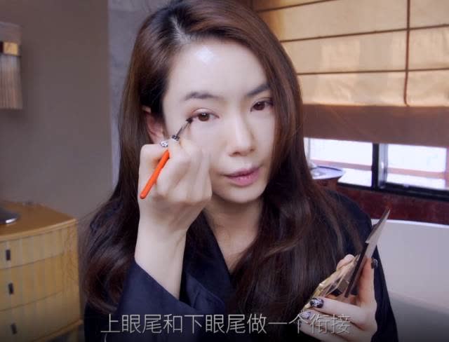 戚薇美妆教程日常化妆,戚薇惊艳美妆视频