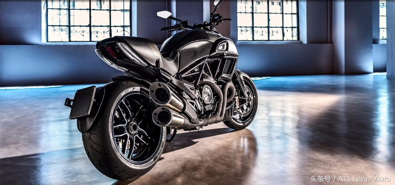 杜卡迪大魔鬼暴力,杜卡迪大魔鬼引来围观