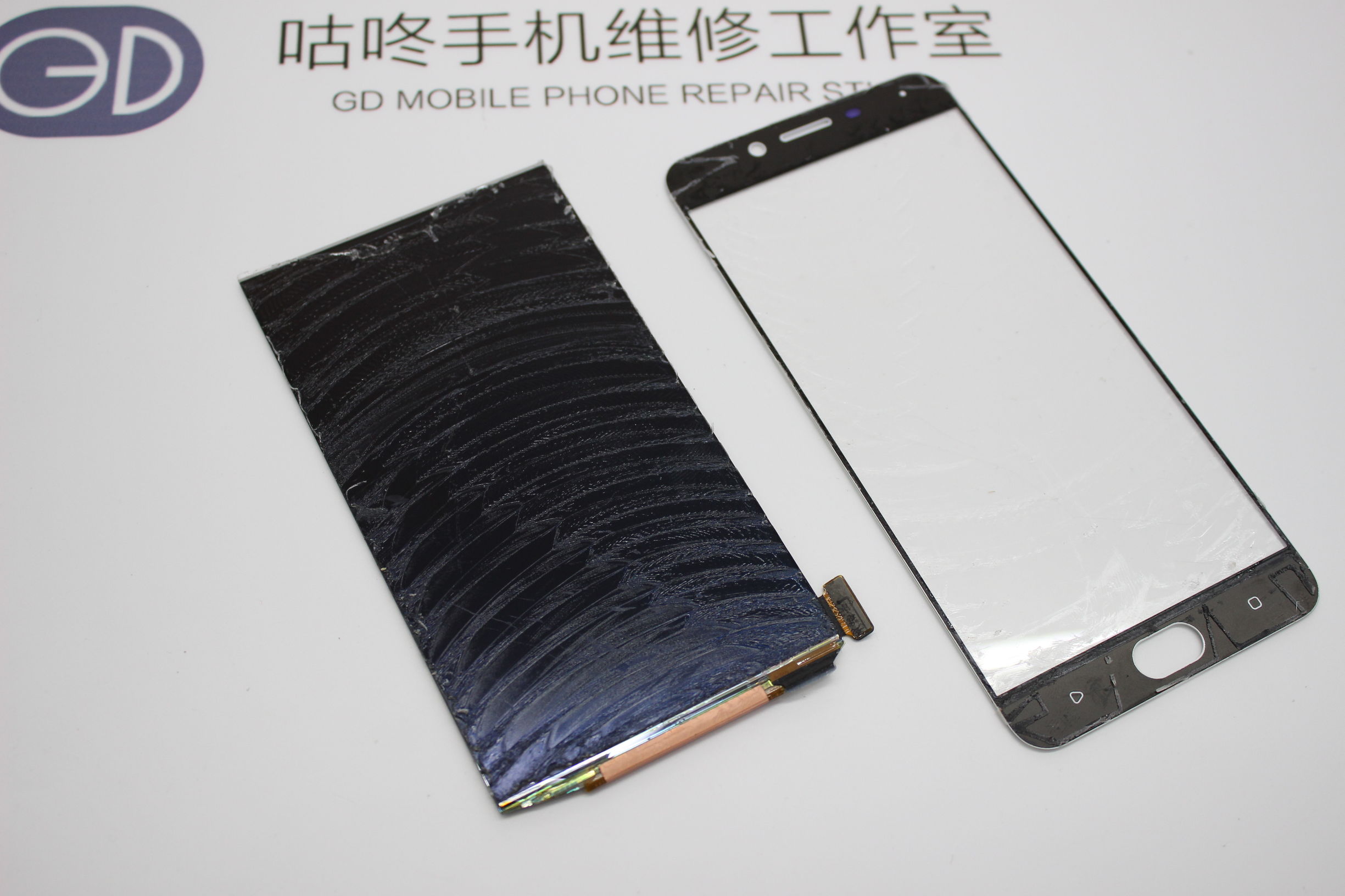 手机维修店手机屏幕更换注意什么,手机维修店不给换自带外屏的原因