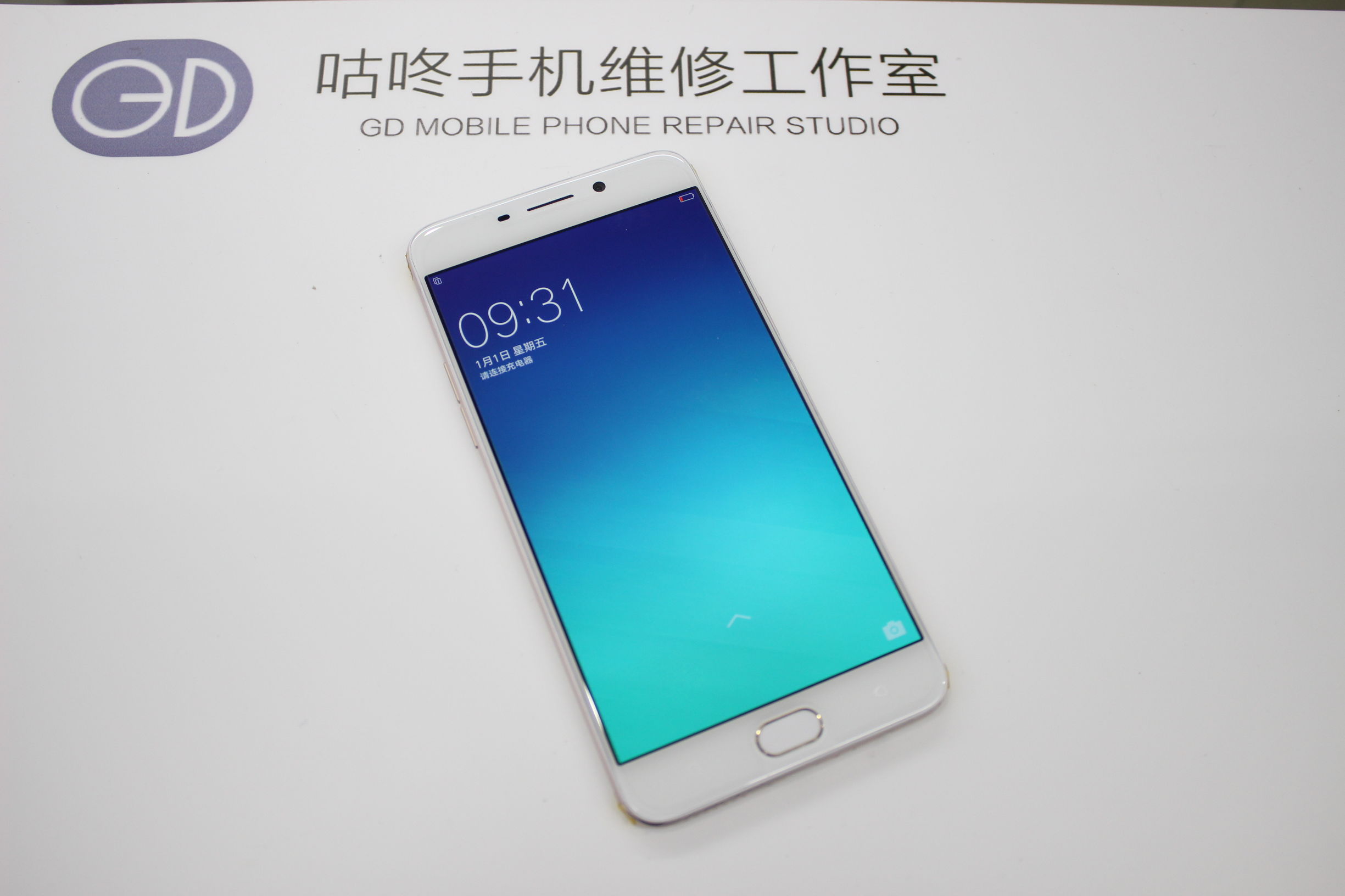 手机维修店手机屏幕更换注意什么,手机维修店不给换自带外屏的原因