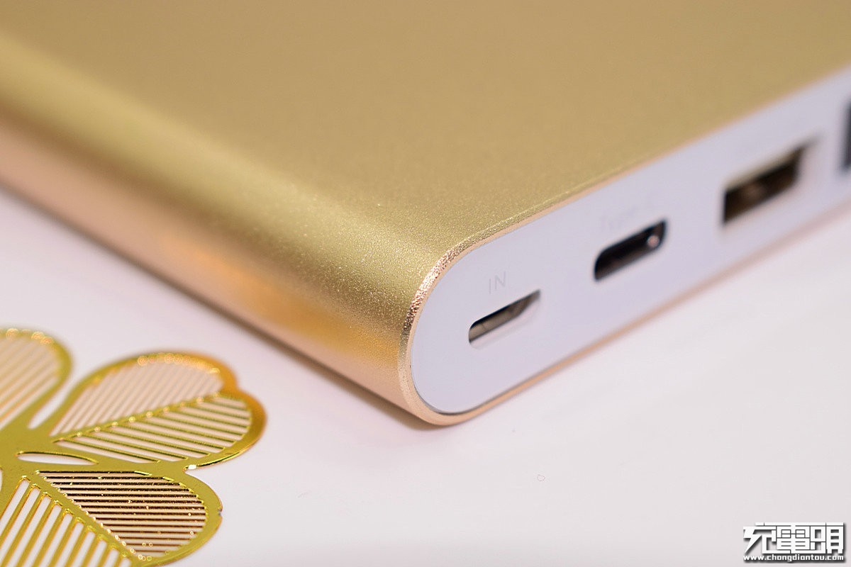 爱国者n1移动电源评测,爱国者金色电源