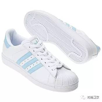 缤纷清爽的粉蓝色系球鞋,摇身成为漂漂型格少女