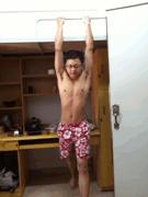 兄弟你穿衣服倒是长点心,这到底是几个意思