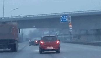 兄弟你穿衣服倒是长点心,这到底是几个意思