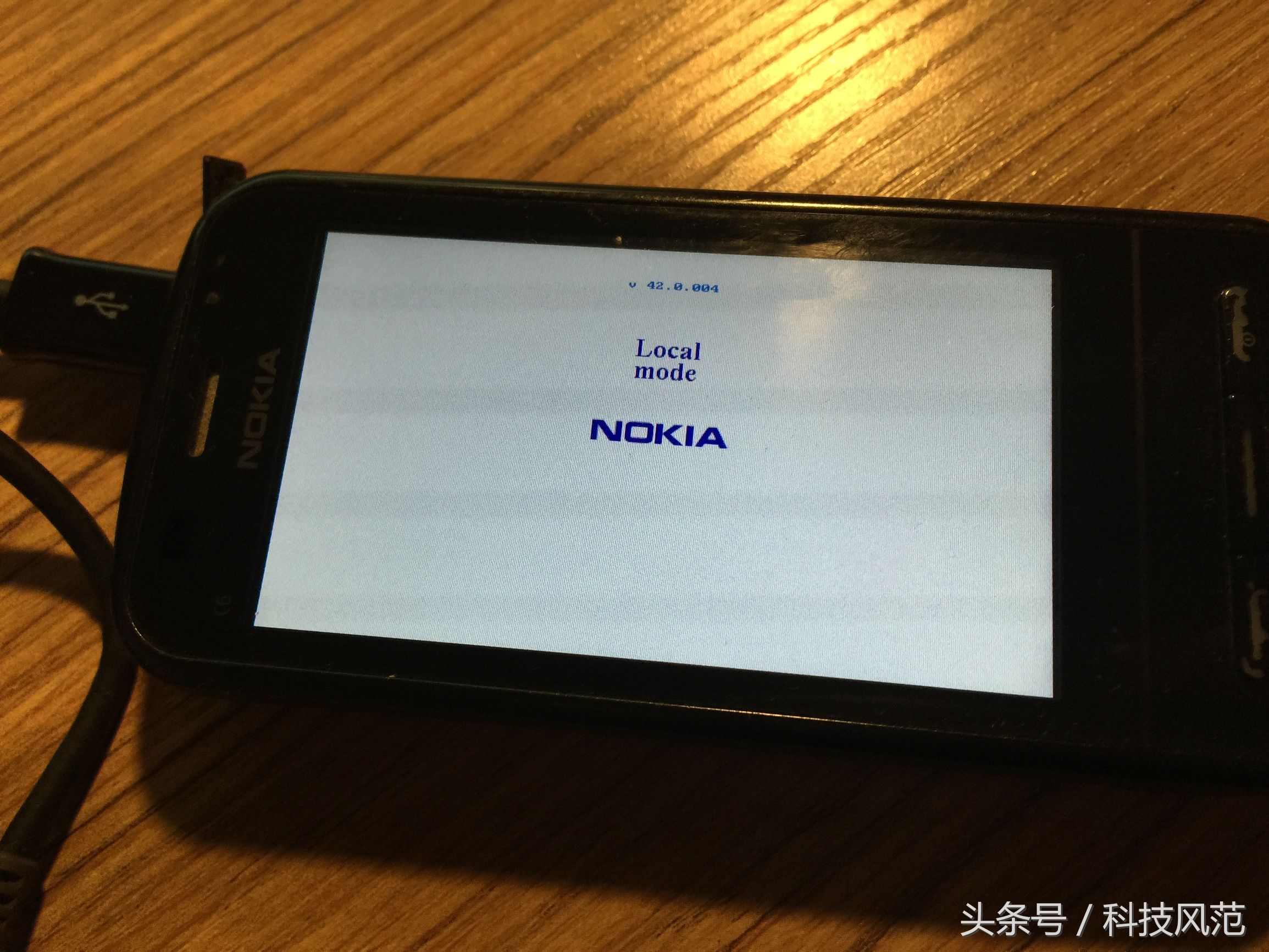 诺基亚c6-01刷机固件,iPhone4和诺基亚3310