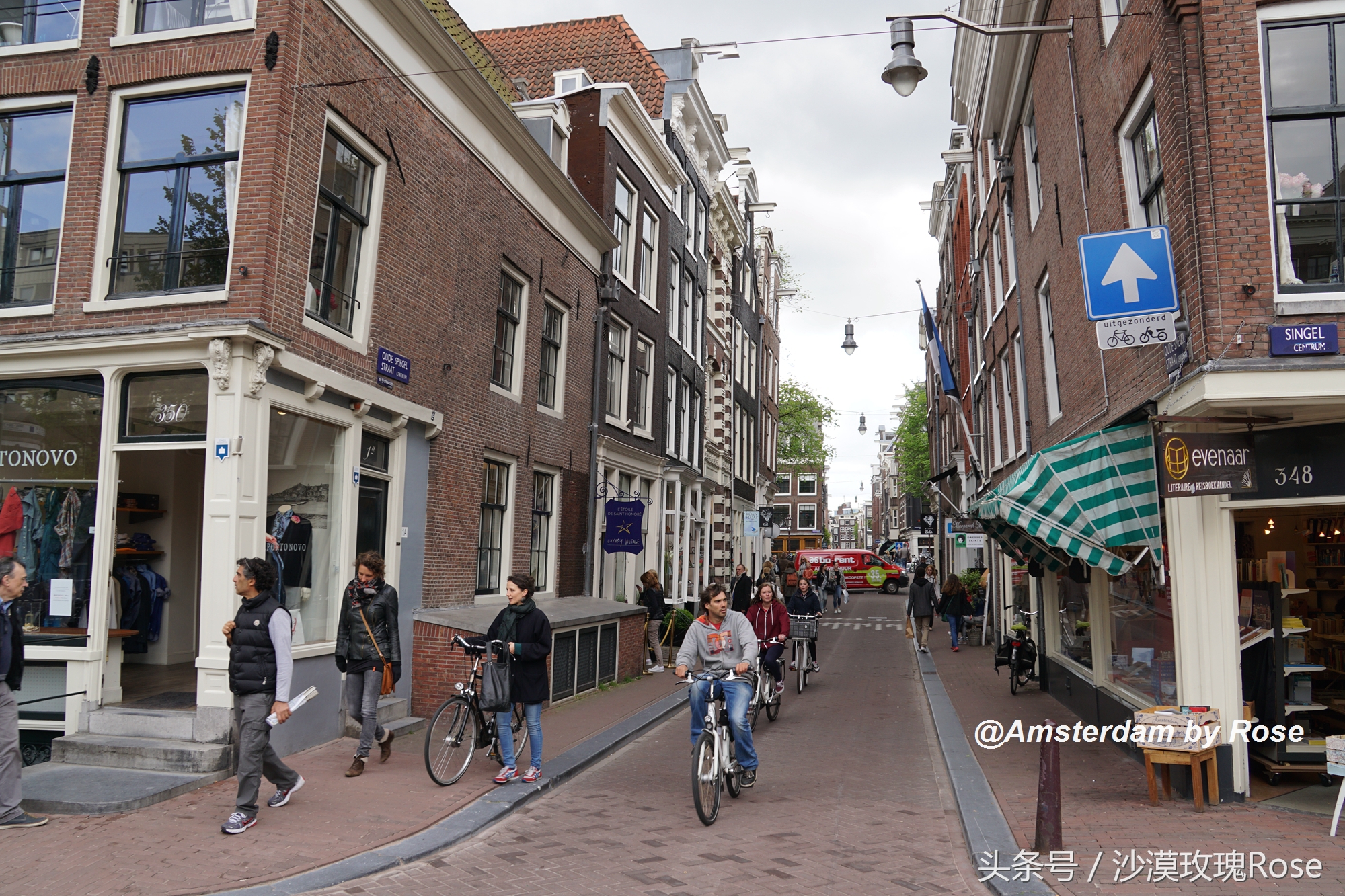 建在水上的鲜花市场，荷兰女王也骑车来买花