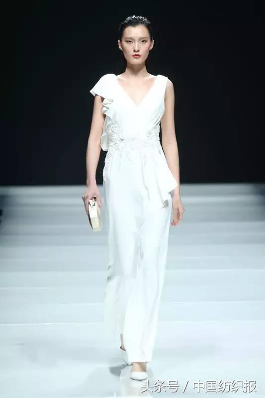 在复古的猜测中醒来，在超模的回忆中离去，在董力的一剑中沦陷