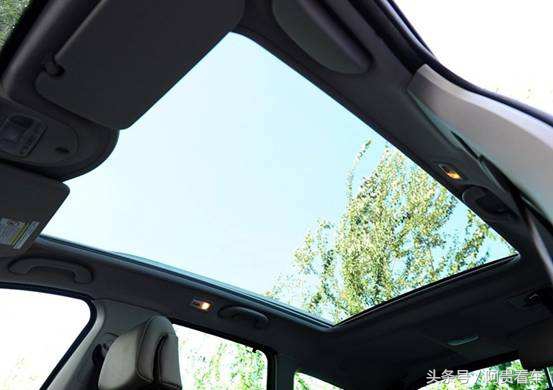 分分钟“熄火”，全景天窗打不开，史上最坑配置你体验过几个？